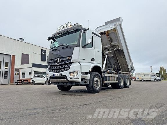 Mercedes-Benz Arocs 6X4 Istrailtipp med høytløftende luke, aksel Tipper trucks