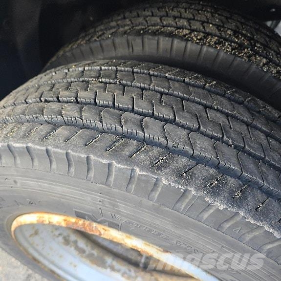 Mercedes-Benz Vario 815D med Palfinger kran Camiones grúa