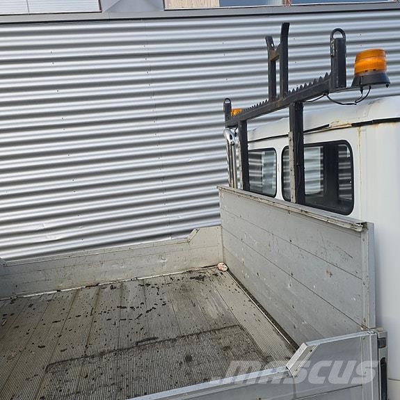 Mercedes-Benz Vario 815D med Palfinger kran Camiones grúa