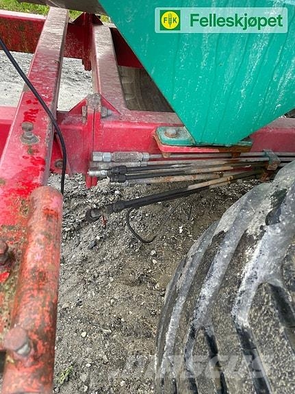 Moi / Kverneland GB 18 med jett pumpa og sjølvsug med  Mineraldüngerstreuer