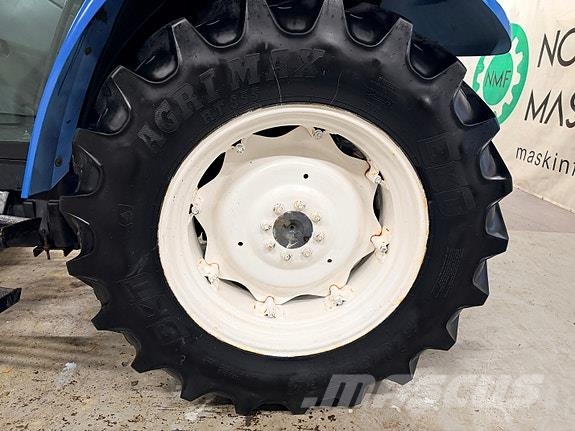 New Holland 5635 Tractors