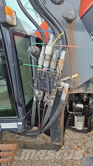 New Holland L85 トラクター