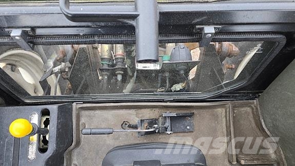 New Holland L85 トラクター