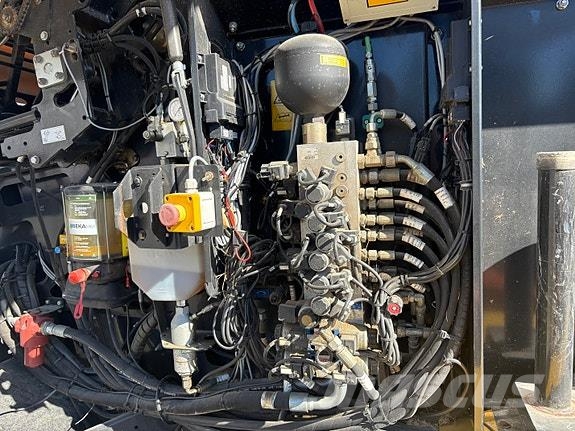 New Holland Rollbaler 135 Ultra 圓型牧草打包機
