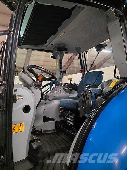 New Holland T5.115 EC#2 sett dekk# الجرارات