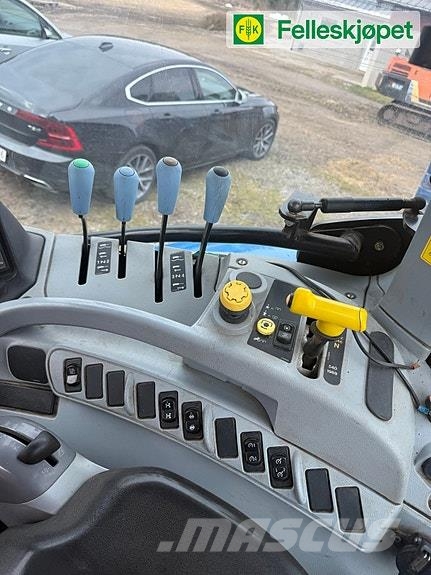 New Holland T6040 الجرارات