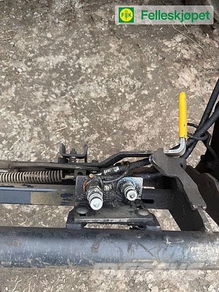 New Holland T6040 الجرارات
