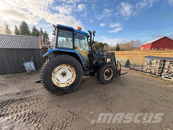 New Holland TS 110, 2 sett dekk Traktori