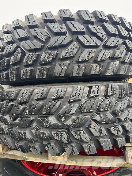 Nokian Hakkapeliitta 540/80R38 og 400/80R28 Dekk, hjul og felger