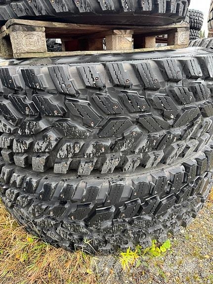 Nokian Hakkapeliitta 540/80R38 og 400/80R28 Dekk, hjul og felger