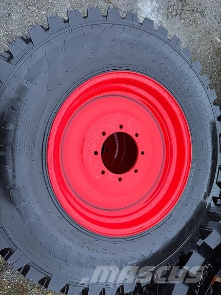 Nokian Hakkapelitta 540/80R38 og 400/80R28 hjulsett Gume, kotači i naplatci