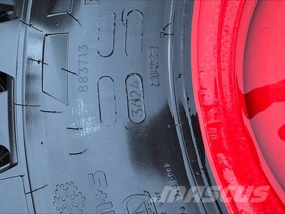 Nokian Hakkapelitta 540/80R38 og 400/80R28 hjulsett Gume, kotači i naplatci