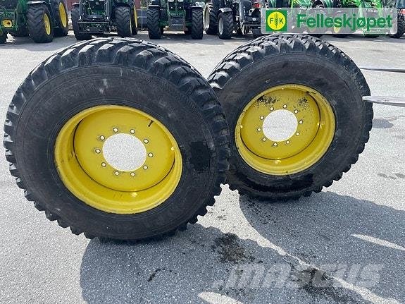 Nokian TRI 2 540/80R38 og 440/80 GKN gul Traktoren