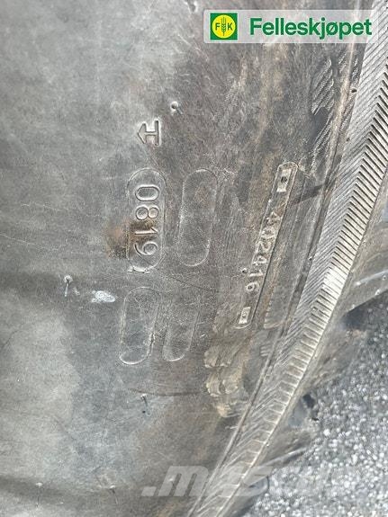 Nokian TRI 2 540/80R38 og 440/80 GKN gul Traktoren