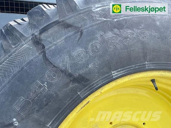 Nokian TRI 2 540/80R38 og 440/80 GKN gul Traktoren