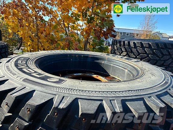 Nokian TRI 2 komplett på felg タイヤ、ホイル、リム
