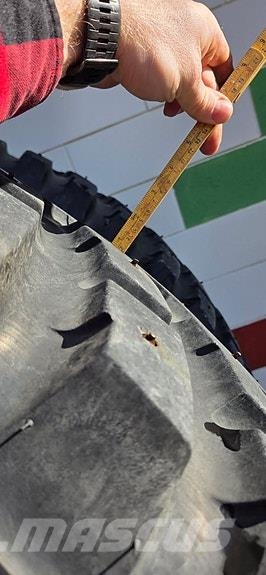 Nokian vinterdekk Tri2 bak og hakka fram Landbruk - Annet