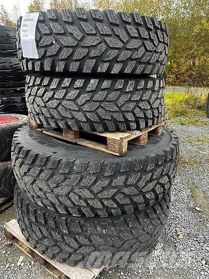 Nokian Vinterhjulsett 440/80-28 og 540/80-38 Gumiabroncsok, kerekek és felnik
