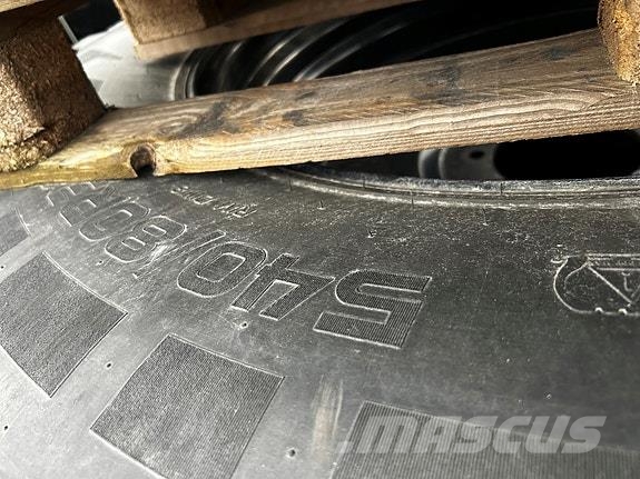 Nokian Vinterhjulsett 440/80-28 og 540/80-38 Gumiabroncsok, kerekek és felnik