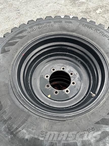 Nokian Vinterhjulsett 440/80-28 og 540/80-38 Gumiabroncsok, kerekek és felnik