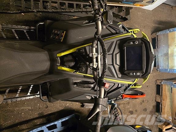 Polaris 850 RMK Khaos Matryx 155 Sneeuwscooters