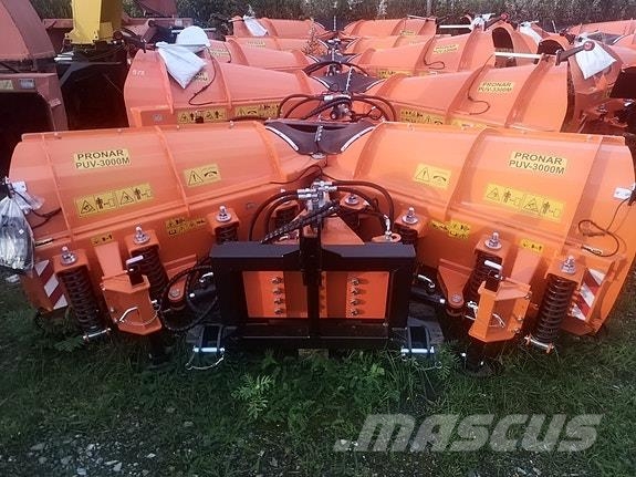 Pronar PUV 3000M vikplog スノーブレードとプラウ