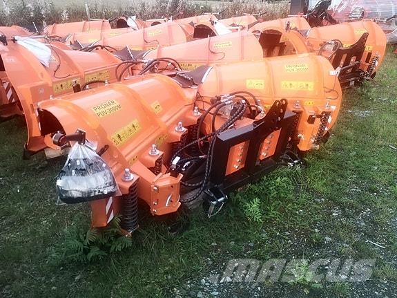 Pronar PUV 3000M vikplog スノーブレードとプラウ