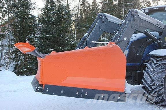 Pronar PUV 3000M vikplog スノーブレードとプラウ