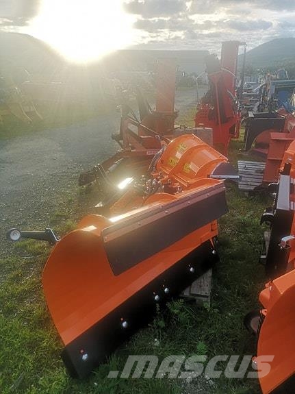 Pronar PUV 3000M vikplog スノーブレードとプラウ