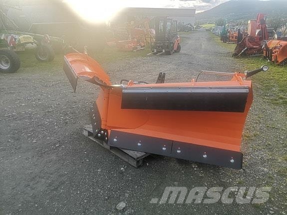 Pronar PUV 3300M vikplog スノーブレードとプラウ