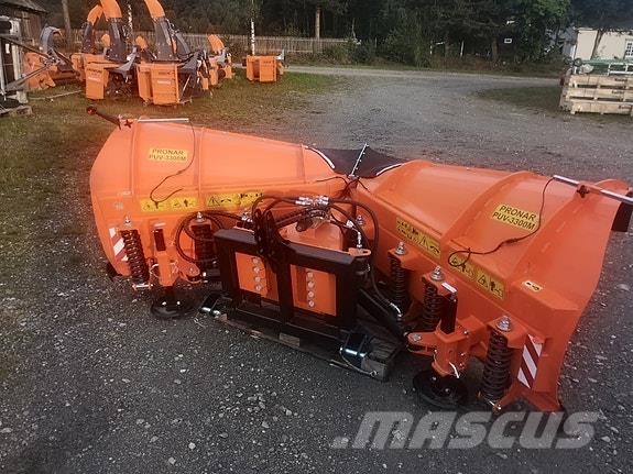 Pronar PUV 3300M vikplog スノーブレードとプラウ