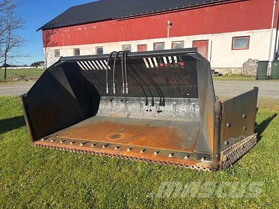 Quicke (Ålø) SC 230 Posipači soli i peska