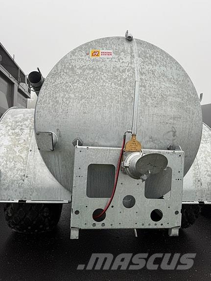 Rekord 12 kubikk vacum gjødselvogn معدات فرد المواد المعدنية
