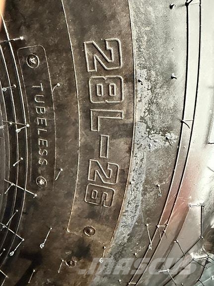 Rekord 12 kubikk vacum gjødselvogn معدات فرد المواد المعدنية
