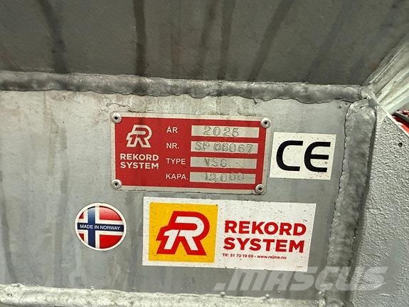 Rekord 12 kubikk vacum gjødselvogn معدات فرد المواد المعدنية