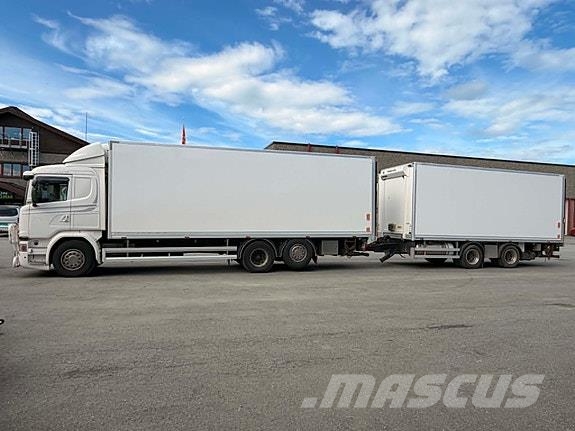 Scania  Camiones con caja de remolque