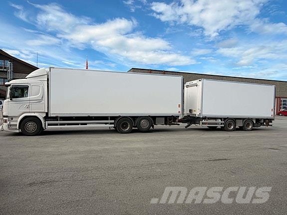 Scania  Camiones con caja de remolque