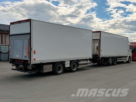 Scania  Camiones con caja de remolque