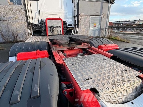 Scania 660R forberedt for hydraulikk og ADR Truck Tractor Units