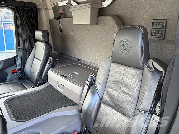 Scania P23 elektrisk med Joab krokløfter Camiones desmontables
