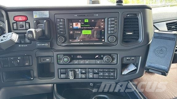Scania R 560 B8X4HZ Camiones bañeras basculantes o volquetes