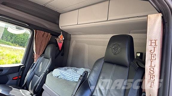 Scania R 560 B8X4HZ Camiones bañeras basculantes o volquetes