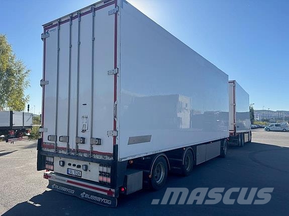 Scania R 650 6x2 Bussbygg med kjøttheng, Henger 2014 mode 貨箱式卡車