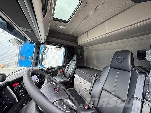 Scania R560 6X4 Zetterbergs påbygg. Helluft, løftetandem. Camiones bañeras basculantes o volquetes
