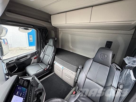 Scania R560 6X4 Zetterbergs påbygg. Helluft, løftetandem. Camiones bañeras basculantes o volquetes