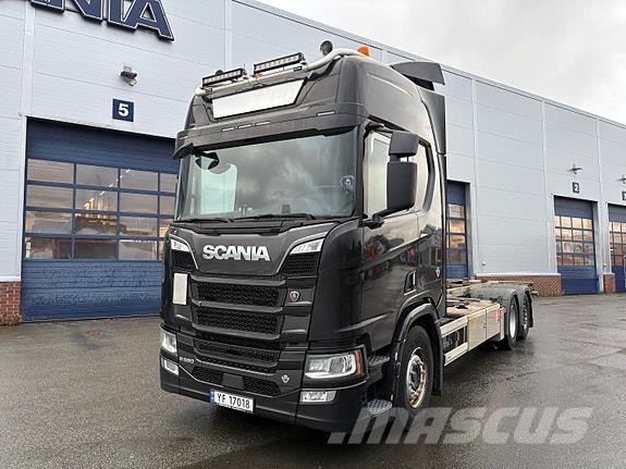 Scania R580B6x2NB containerbil med henger Containerbil