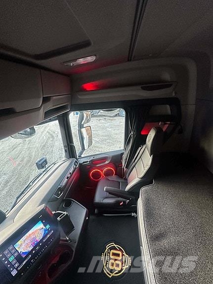 Scania R590 8X4*4 Brøytefeste/uttak for spreder شاحنات قابلة للفك