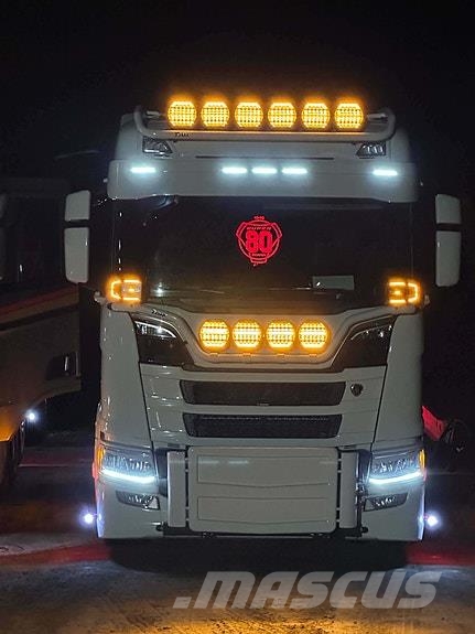 Scania R590 8X4*4 Brøytefeste/uttak for spreder شاحنات قابلة للفك