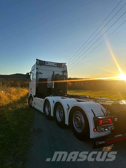Scania R590 8X4*4 Brøytefeste/uttak for spreder شاحنات قابلة للفك