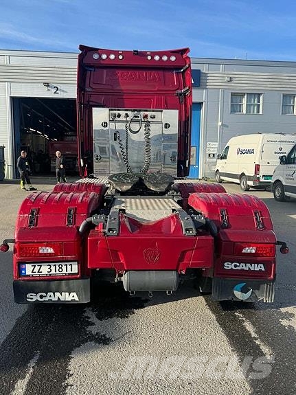 Scania R650 6X4 Hydraulikk for tippsemi Vilcēji